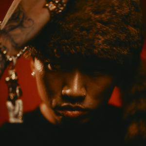 用花洒冲她尿孔play
