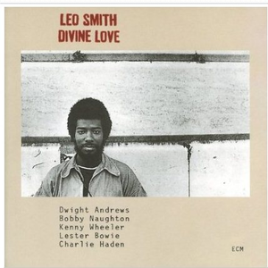 用花洒冲她尿孔play
