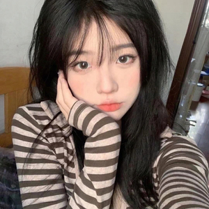 用花洒冲她尿孔play
