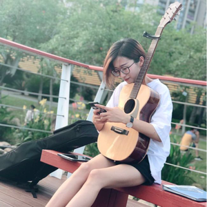 用花洒冲她尿孔play
