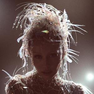 用花洒冲她尿孔play
